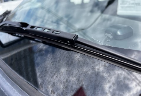 ｢フロントガラス｣のキズや水垢（ウロコ）